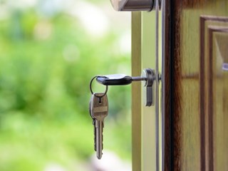 keys in door lock
