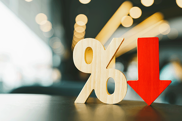 An image of a wooden percentage mark next to a downwards facing arrow.